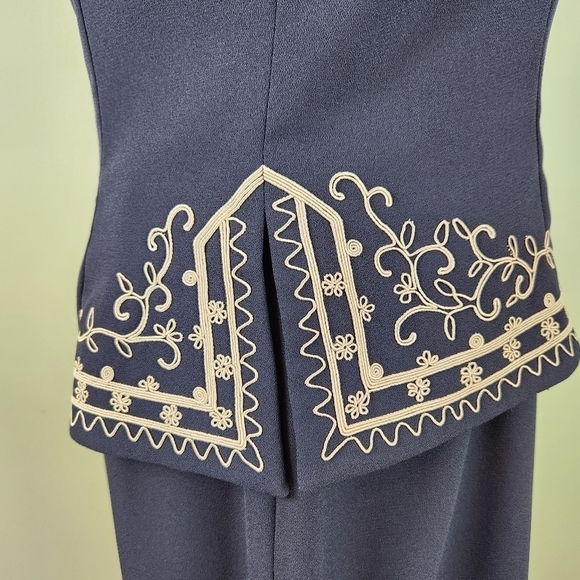 Maggy London Navy Blue Embroidered Sheath Dress, sz 6 - Picture 5 of 6